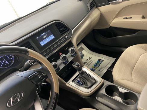 Used 2019 Hyundai Elantra SE image 20