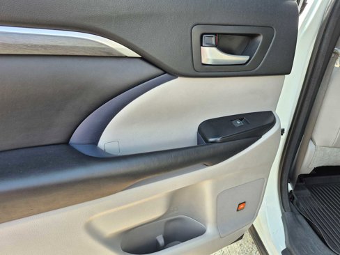 Used 2017 Toyota Highlander Limited Platinum image 34
