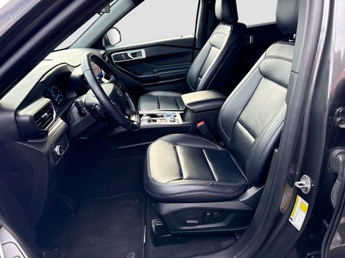Certified 2020 Ford Explorer XLT w/ Equipment Group 202A image 11