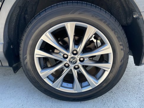 Used 2018 Toyota RAV4 Limited image 25