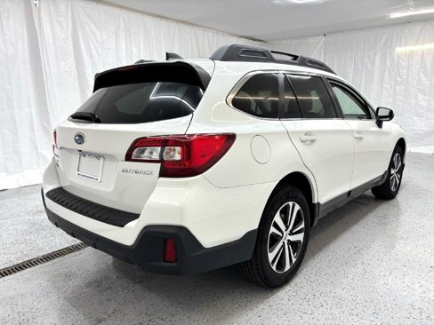 Used 2018 Subaru Outback 2.5i Limited image 3