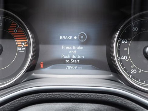 Used 2019 Jeep Cherokee Limited w/ Luxury Group image 2