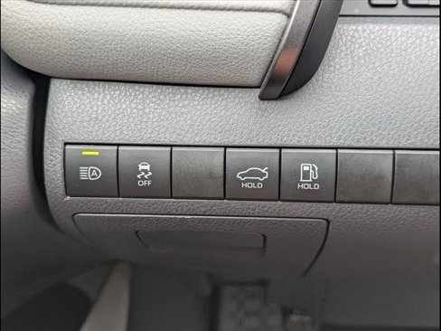 Used 2022 Toyota Camry SE image 16