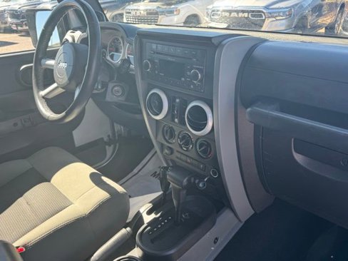 Used 2010 Jeep Wrangler Unlimited Sahara image 25