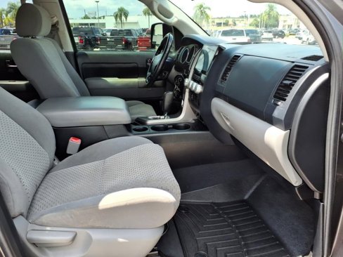Used 2013 Toyota Tundra 4x4 CrewMax image 12