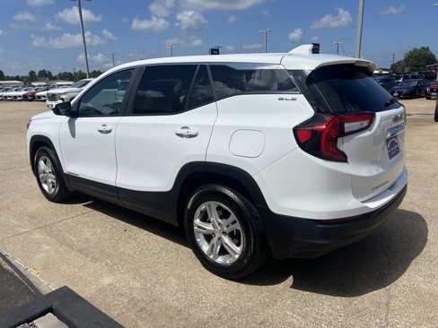 Used 2024 GMC Terrain SLE image 4