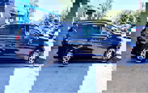 Used 2023 Chrysler Voyager LX image 4