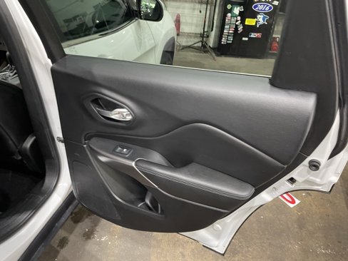 Used 2019 Jeep Cherokee Latitude Plus w/ Cold Weather Group image 22