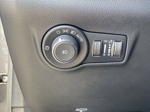 Used 2022 Jeep Compass Limited image 18