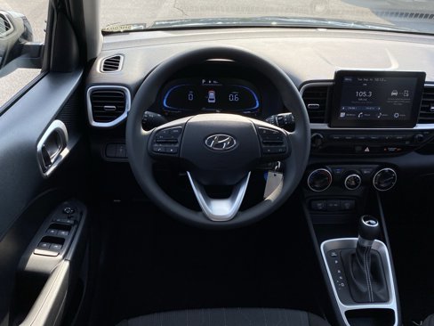 New 2025 Hyundai Venue SE image 20