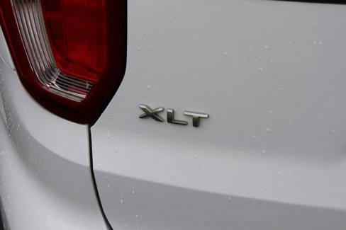 Used 2018 Ford Explorer XLT w/ Equipment Group 202A image 11