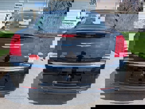 Used 2017 Chrysler 300 Touring w/ Value Package image 4