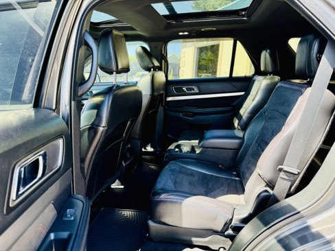 Used 2019 Ford Explorer XLT w/ Equipment Group 202A image 6