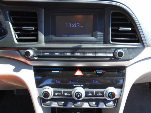 Used 2020 Hyundai Elantra SE w/ Cargo Package (C1) image 14