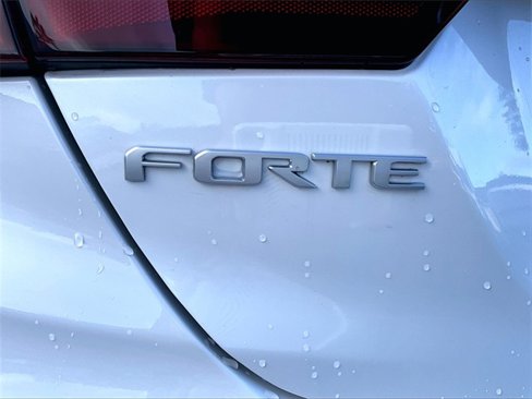 Used 2023 Kia Forte LXS image 8