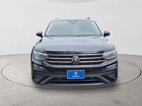 Used 2022 Volkswagen Tiguan SE image 2