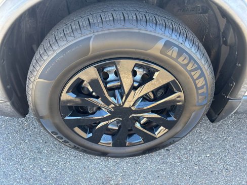 Used 2018 Nissan Rogue S image 7