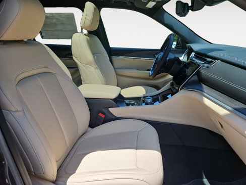 New 2025 Jeep Grand Cherokee L Limited w/ Luxury Tech Group II image 15