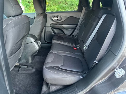 Used 2017 Jeep Cherokee Latitude w/ Safety/Convenience Group image 24