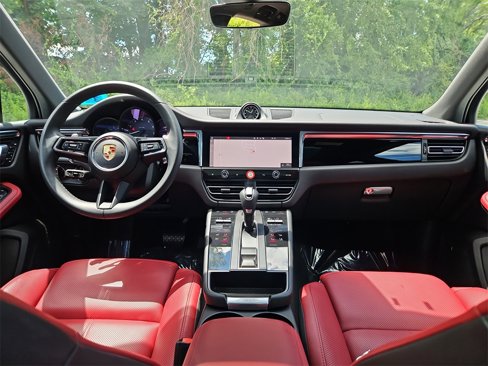 Used 2025 Porsche Macan image 12
