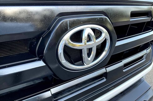 Used 2017 Toyota Tacoma SR image 9