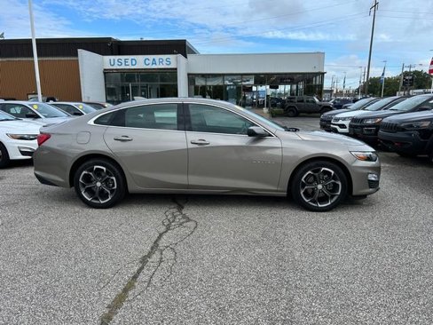 Used 2024 Chevrolet Malibu LT image 2