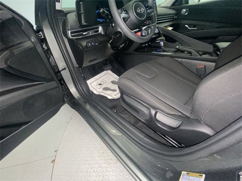 New 2025 Hyundai Elantra SE image 12