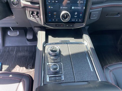 Used 2023 Ford Expedition Max Limited image 11
