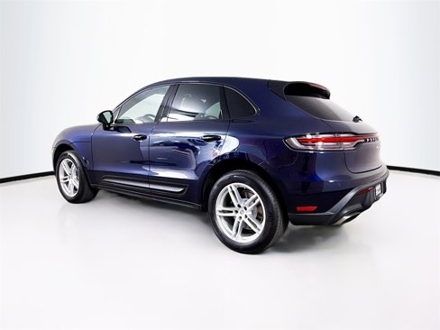 Certified 2022 Porsche Macan image 3