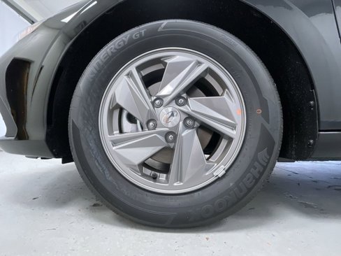 New 2025 Hyundai Elantra SE image 6