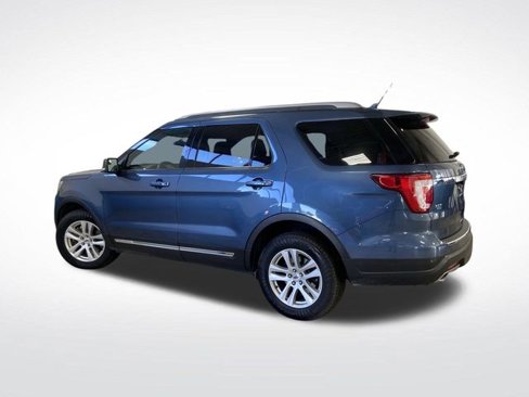 Used 2018 Ford Explorer XLT w/ Equipment Group 202A image 3