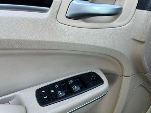 Used 2014 Chrysler 300 image 25