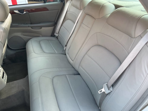 Used 2005 Cadillac De Ville w/ Deville Premium Package image 18