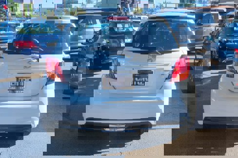 Used 2015 Toyota Yaris L image 5