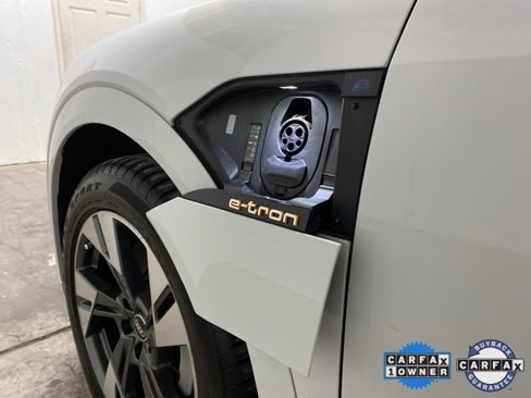 Used 2021 Audi e-tron Premium Plus w/ Premium Plus Package image 98