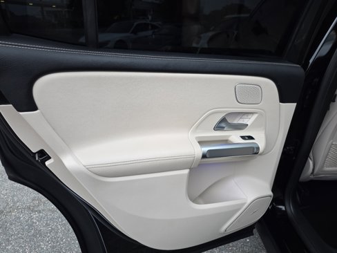 Used 2021 Mercedes-Benz GLB 250 4MATIC w/ Premium Package image 44