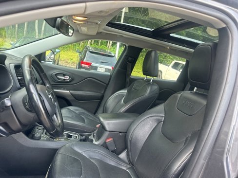 Used 2020 Jeep Cherokee Limited image 22