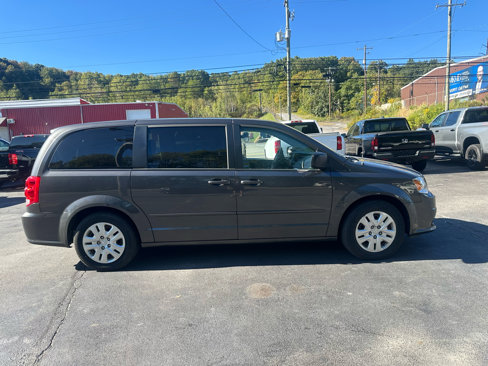 Used 2017 Dodge Grand Caravan SE w/ Power Window Group image 4
