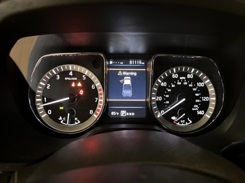 Used 2019 Nissan Titan SV image 12