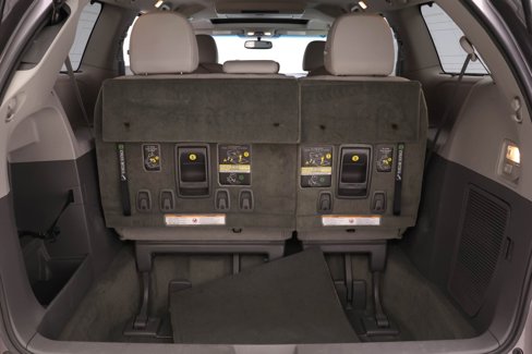 Used 2015 Toyota Sienna L image 14