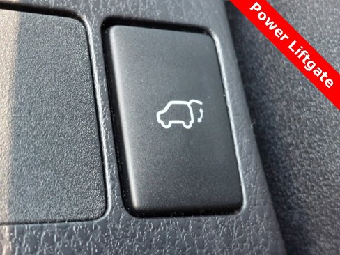 Used 2018 Toyota RAV4 Limited image 17