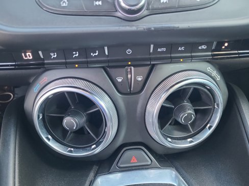 Used 2021 Chevrolet Camaro LT image 17