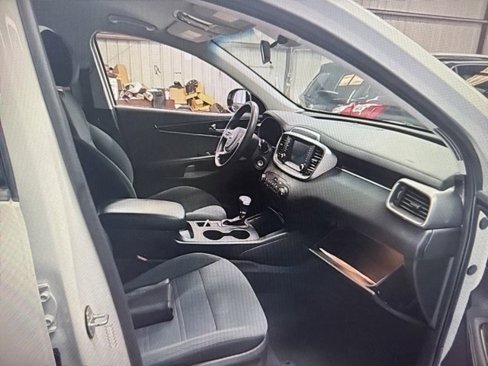 Used 2020 Kia Sorento LX image 15