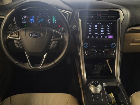 Used 2017 Ford Fusion SE w/ Fusion SE Technology Package image 22