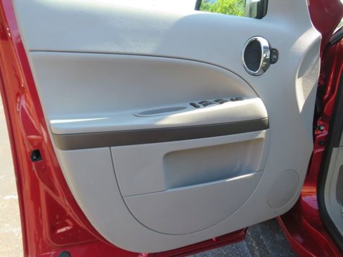 Used 2010 Chevrolet HHR LS image 19