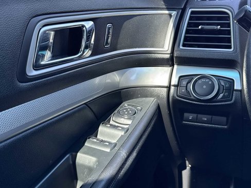 Used 2016 Ford Explorer XLT w/ Equipment Group 201A image 15