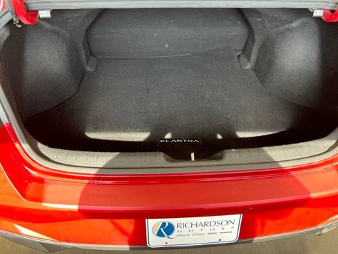 Used 2022 Hyundai Elantra SE image 15