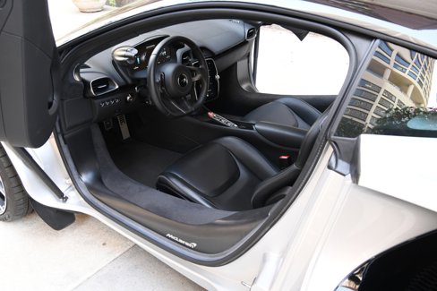 Used 2023 McLaren Artura image 8