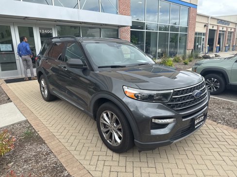 Used 2020 Ford Explorer XLT w/ Equipment Group 202A image 3