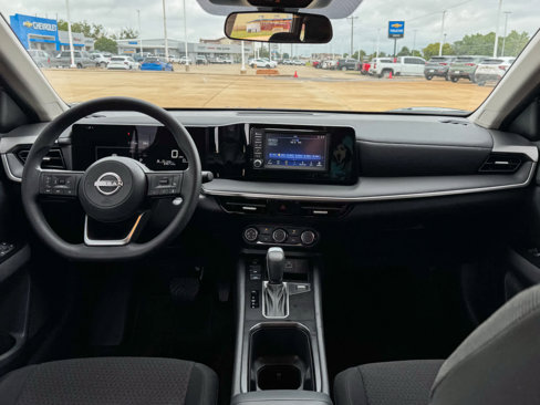 Used 2025 Nissan Kicks S image 11